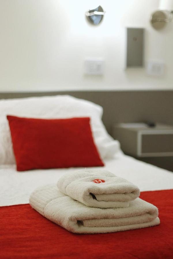 Hl Hotel Cipolletti Luaran gambar